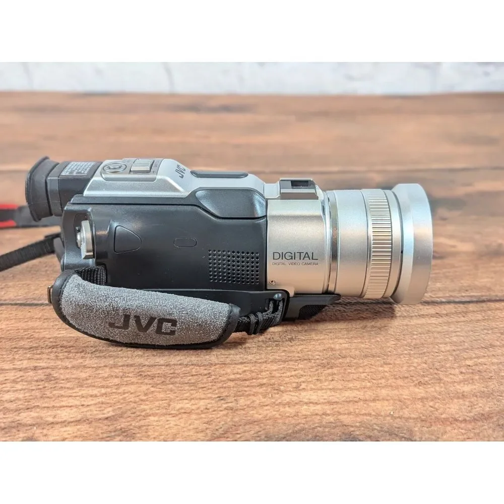 JVC GR-DV3000U Digital Video Camera Excellent Silver Tested No Battery/Charger